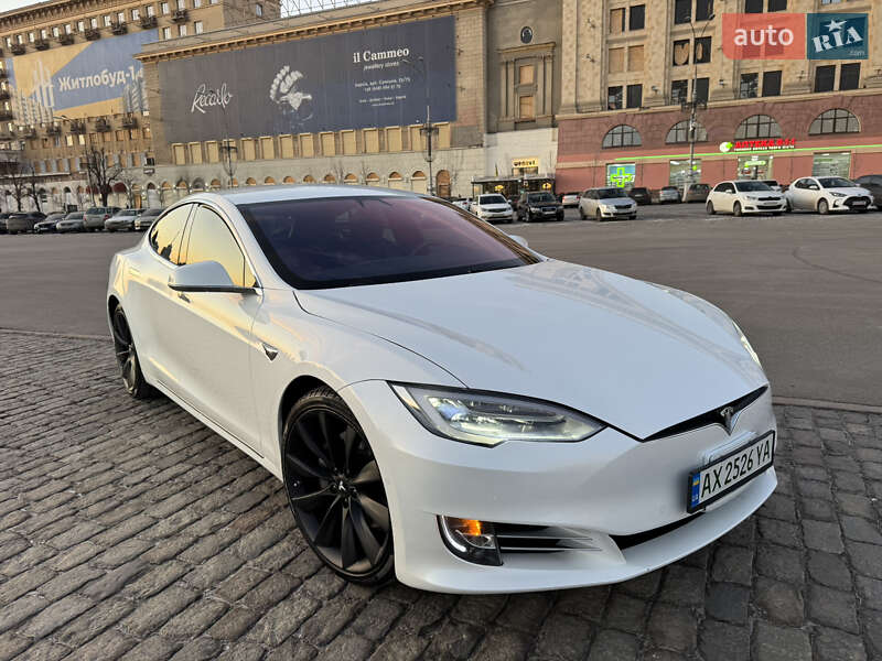 Tesla Model s (2017)