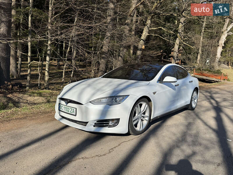 Tesla Model s (2016)