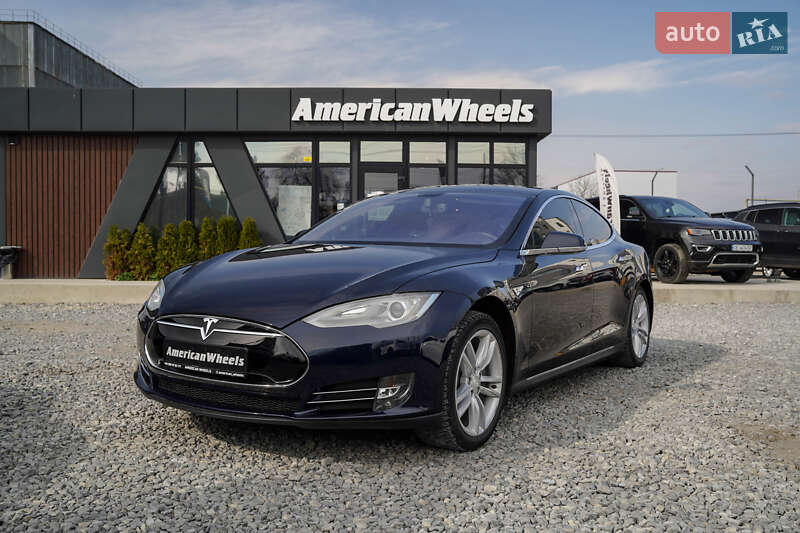 Tesla Model s (2013)