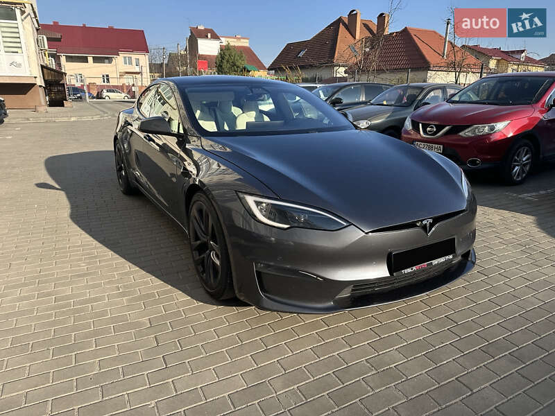 Tesla Model s (2021)