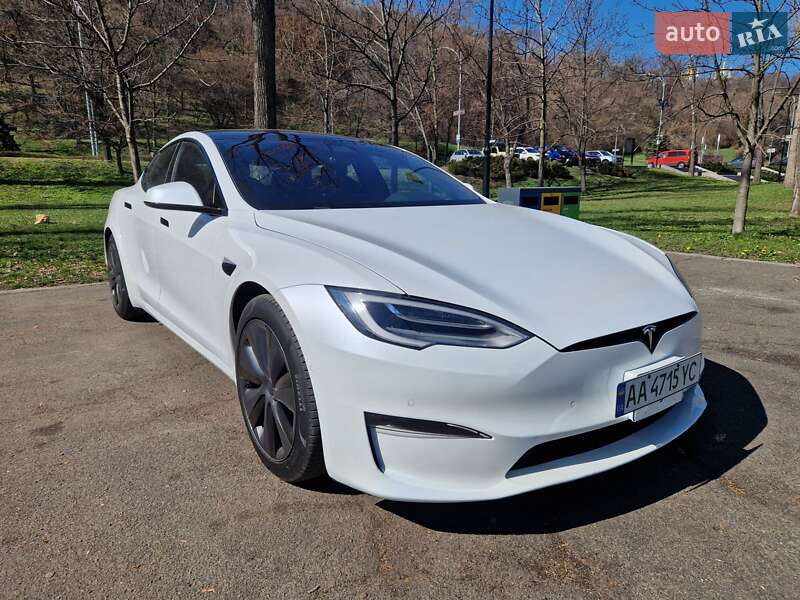Tesla Model s (2021)
