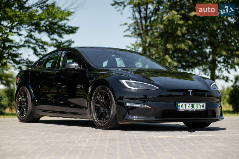 Tesla Model s (2021)