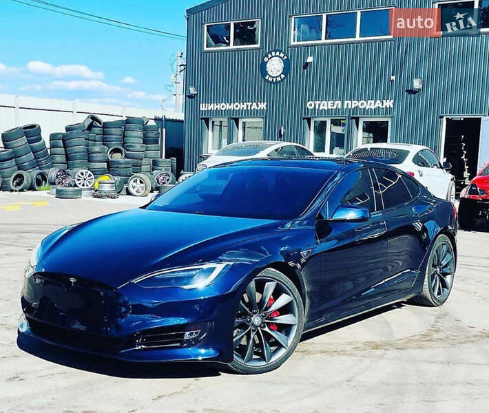 Tesla Model s (2013)
