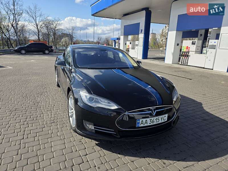 Tesla Model s (2014)