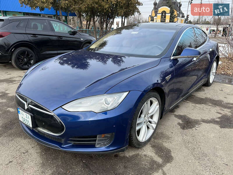Tesla Model s (2015)