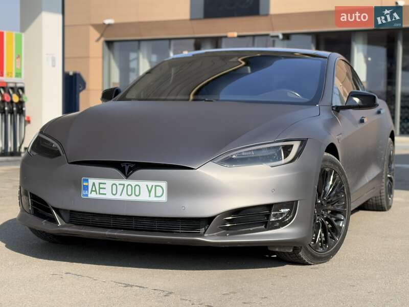 Tesla Model s (2016)