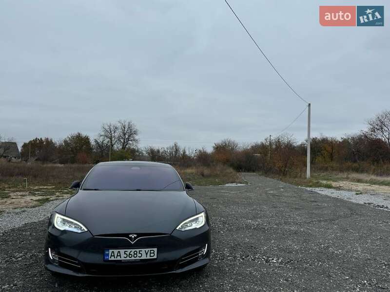 Tesla Model s (2017)