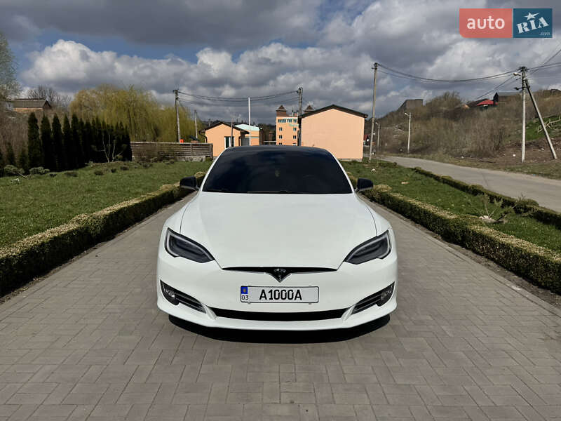 Tesla Model s (2019)