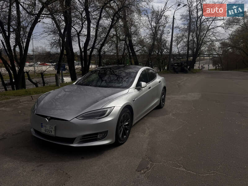 Tesla Model s (2018)