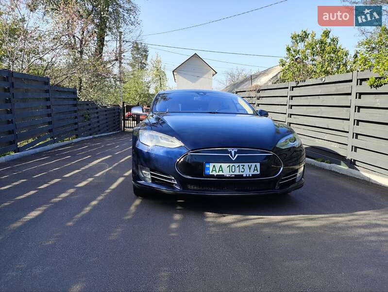 Tesla Model s (2014)