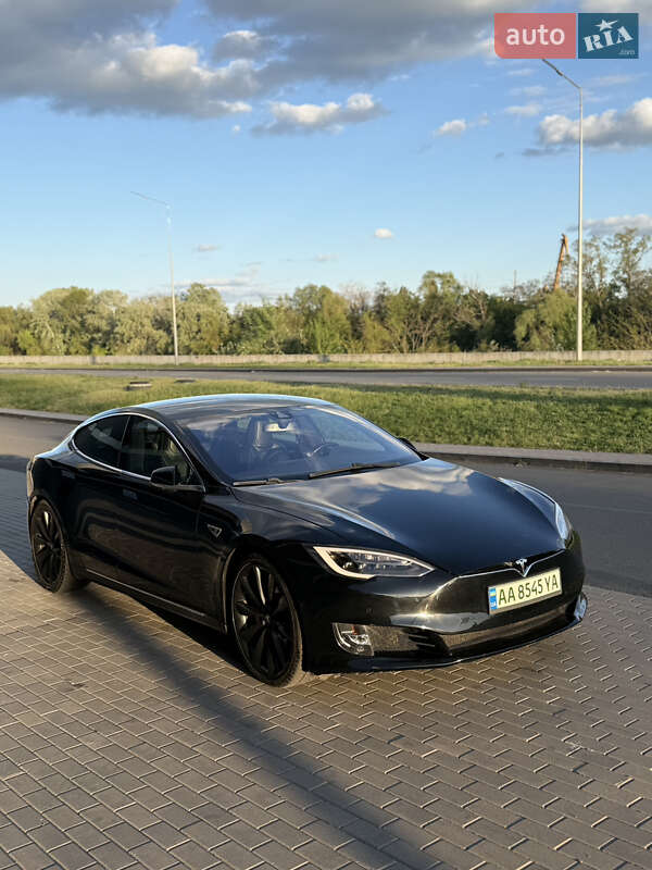 Tesla Model s (2015)