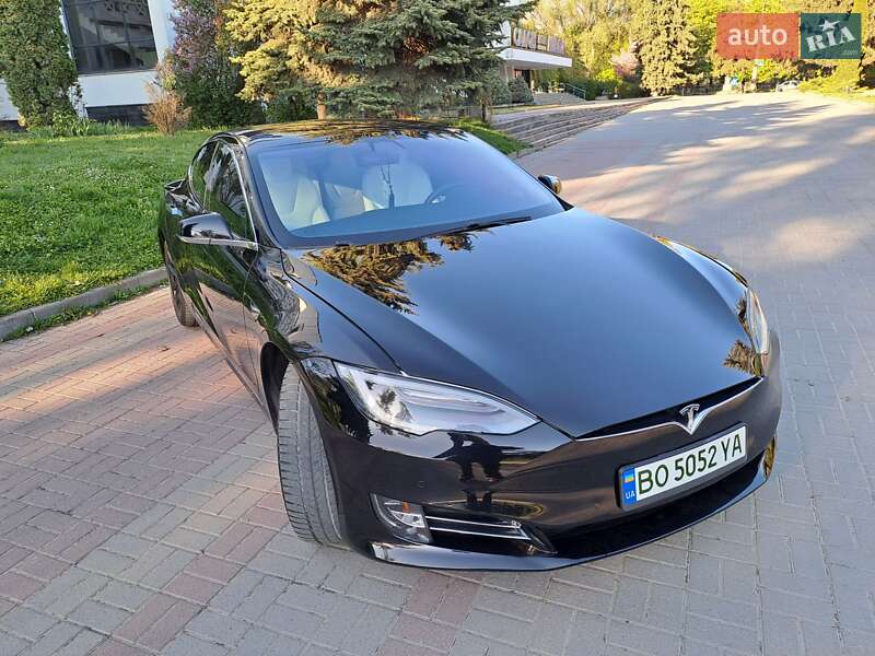 Tesla Model s (2020)