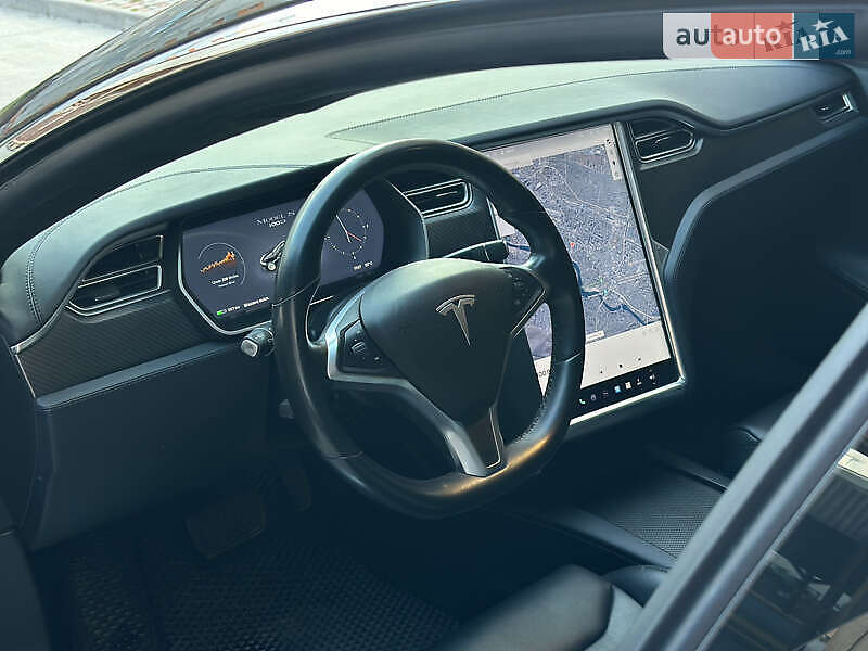 Tesla Model s (2017)