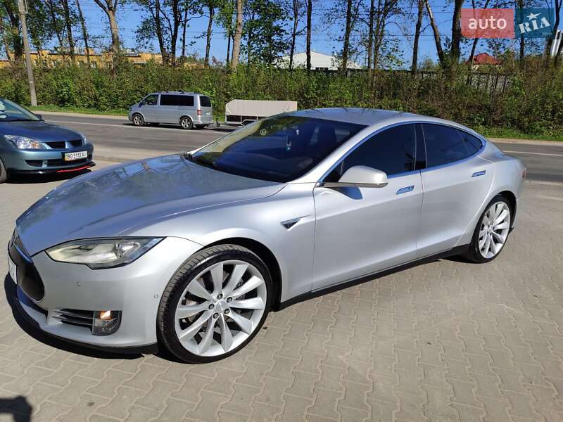 Tesla Model s (2014)