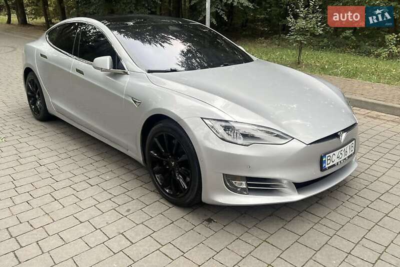 Tesla Model s (2017)