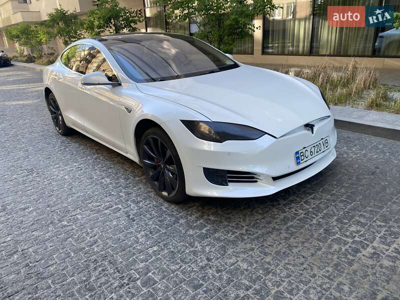 Tesla Model s (2014)