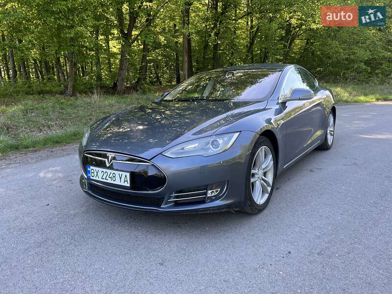 Tesla Model s (2013)