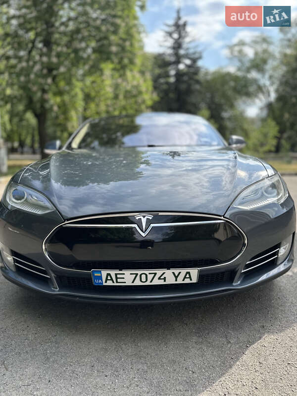 Tesla Model s (2013)