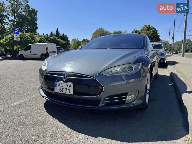 Tesla Model s (2013)
