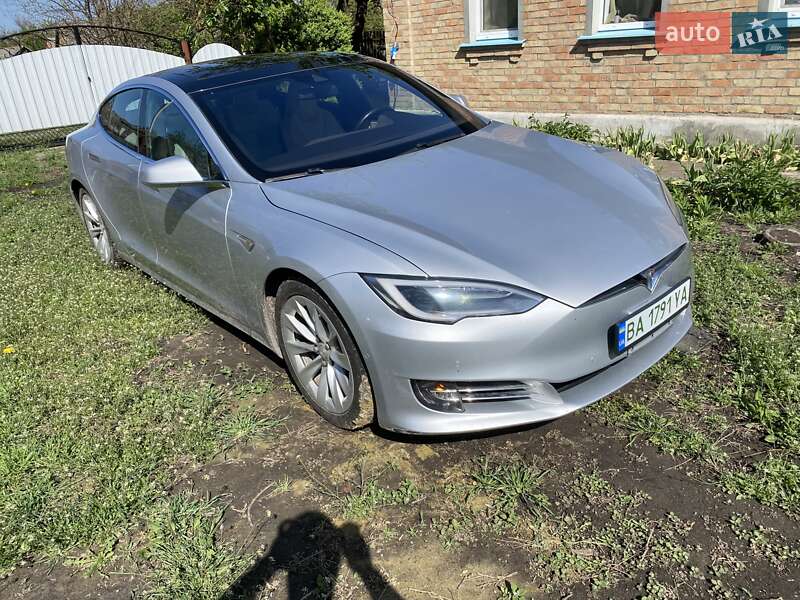 Tesla Model s (2016)