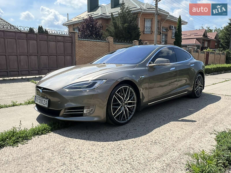 Tesla Model s (2016)