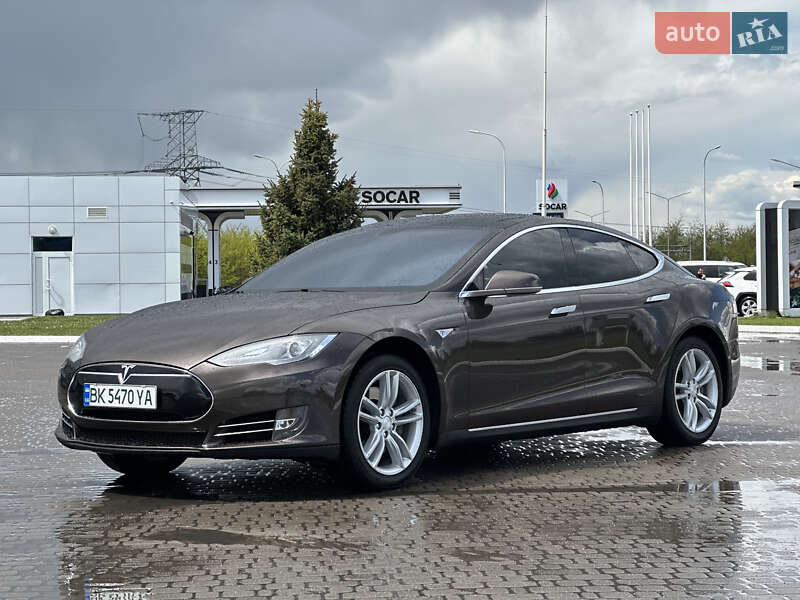Tesla Model s (2013)