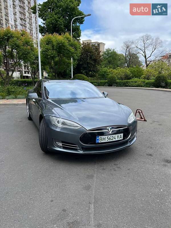 Tesla Model s (2013)