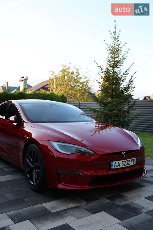 Tesla Model s (2023)