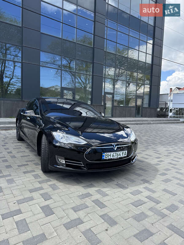 Tesla Model s (2014)