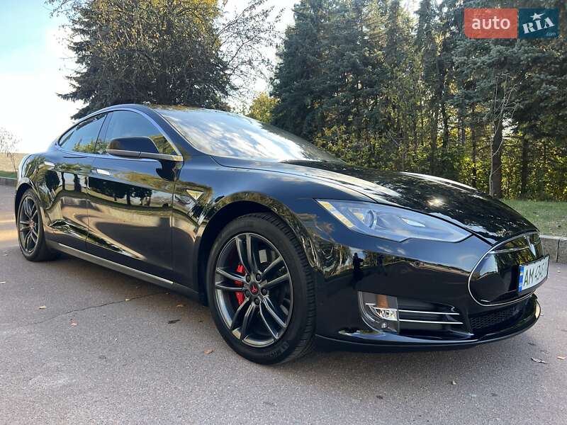 Tesla Model s (2015)