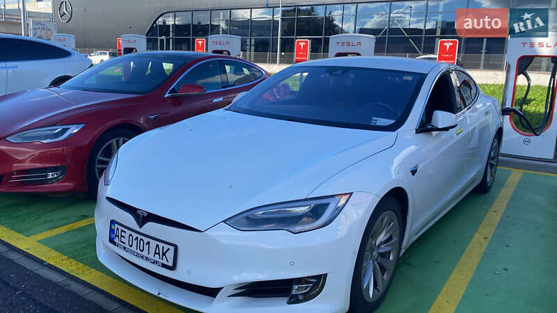 Tesla Model s (2016)
