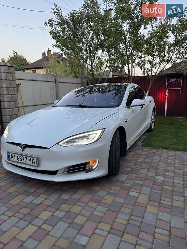 Tesla Model s (2017)