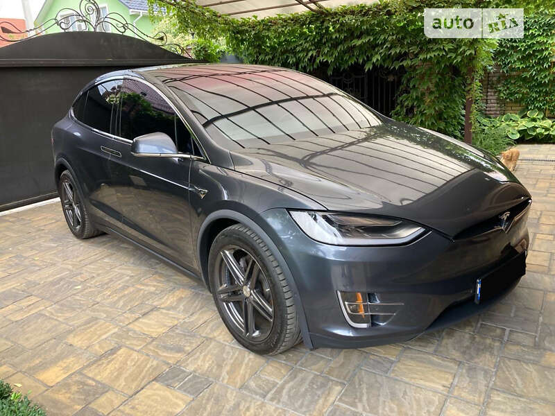 Tesla Model x (2017)