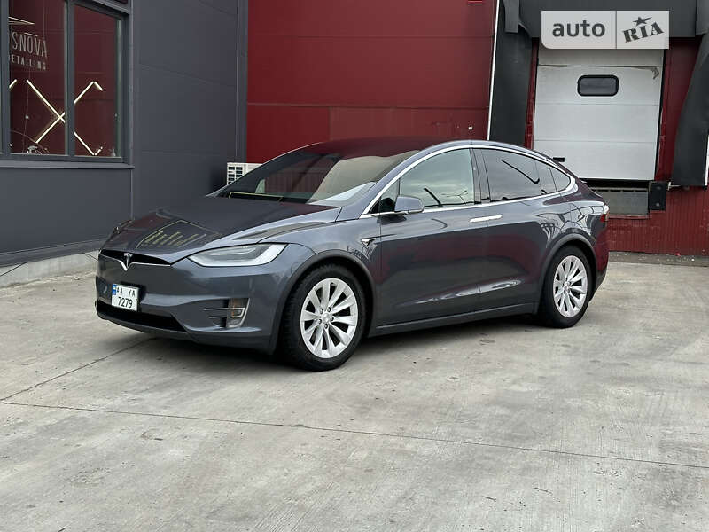 Tesla Model x (2020)