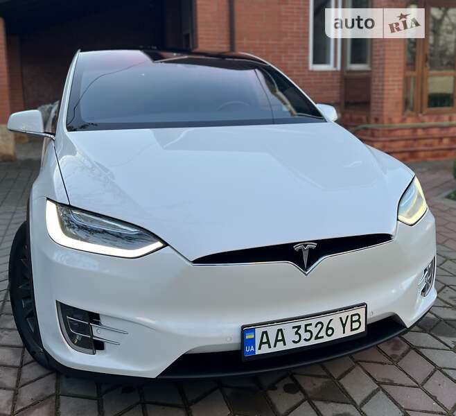 Tesla Model x (2016)