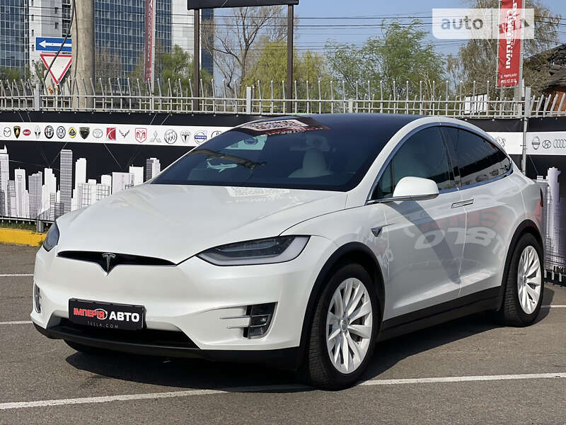 Tesla Model x (2020)