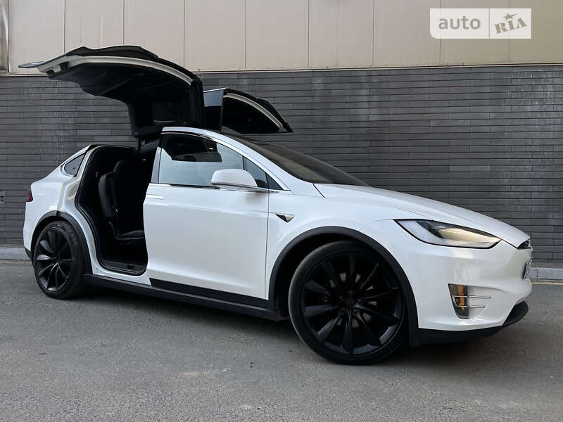 Tesla Model x (2020)