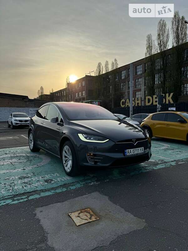 Tesla Model x (2017)