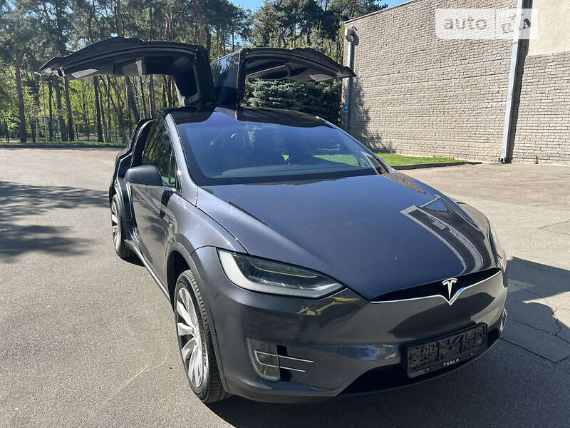 Tesla Model x (2020)