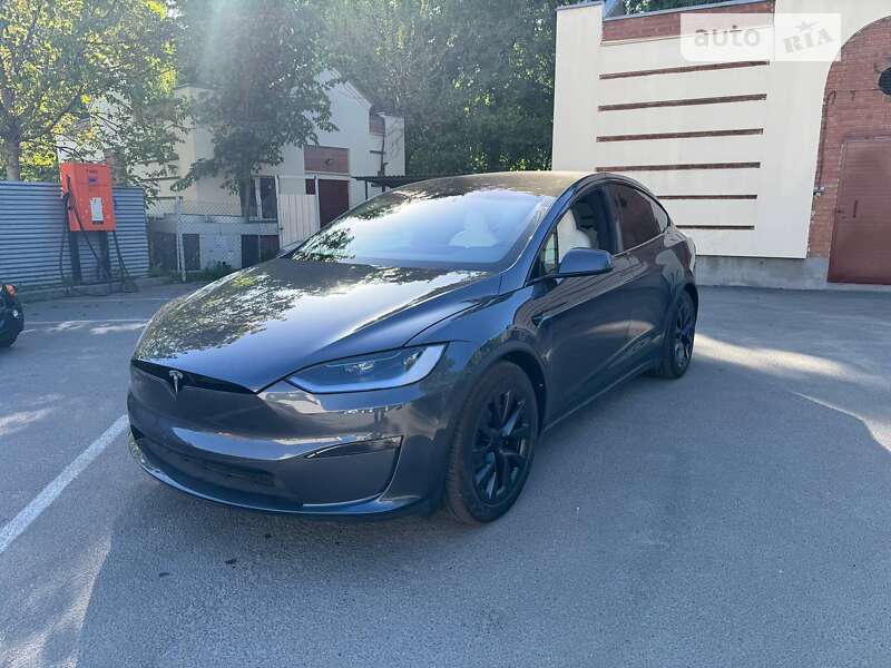 Tesla Model x (2023)