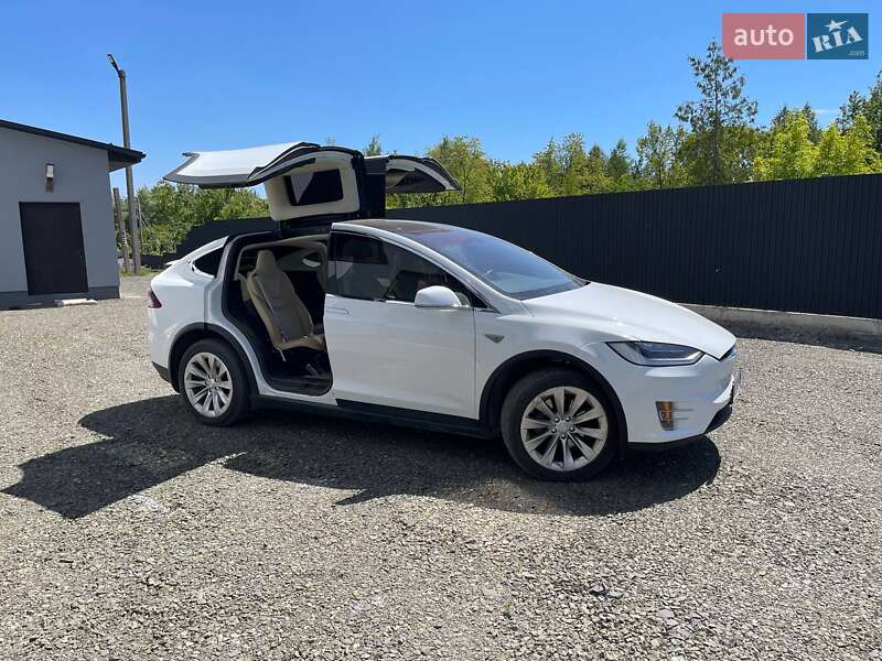 Tesla Model x (2016)