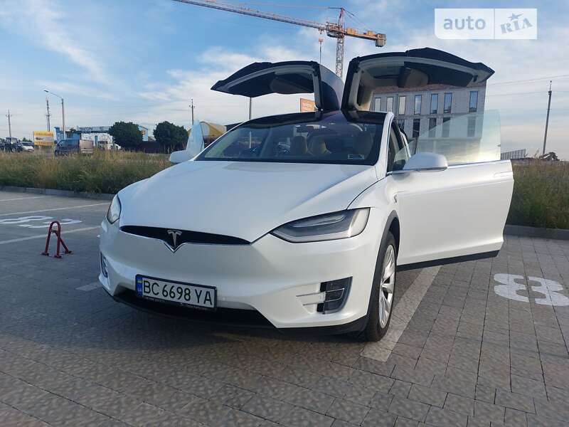 Tesla Model x (2016)