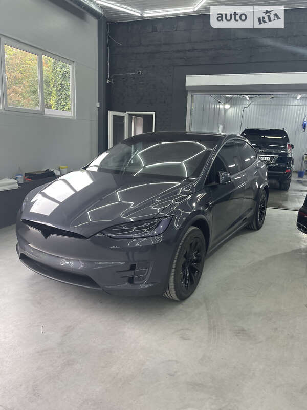 Tesla Model x (2020)