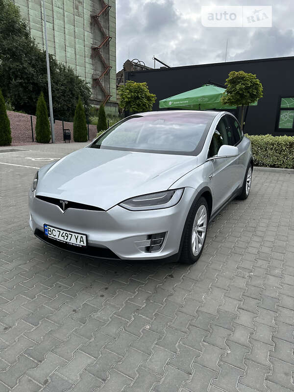 Tesla Model x (2018)