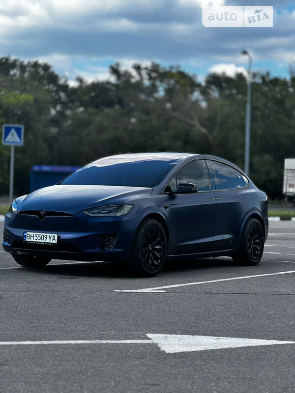 Tesla Model x (2020)