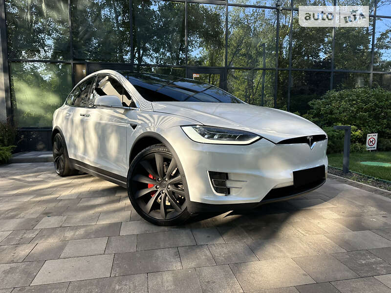 Tesla Model x (2020)