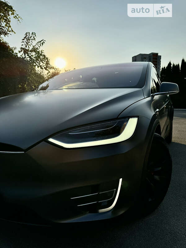 Tesla Model x (2017)