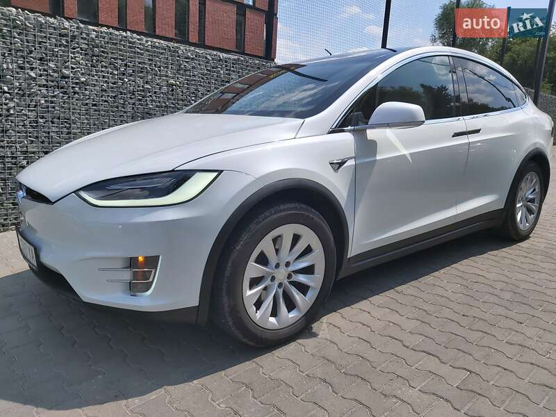 Tesla Model x (2020)
