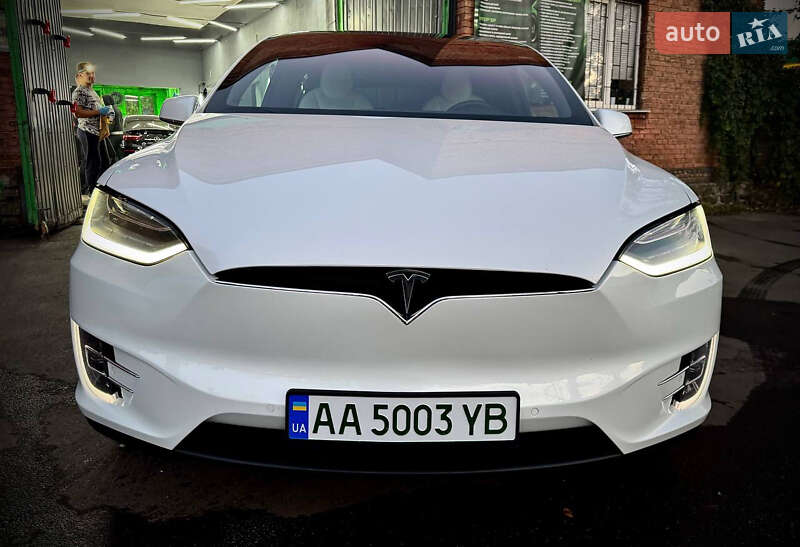 Tesla Model x (2020)