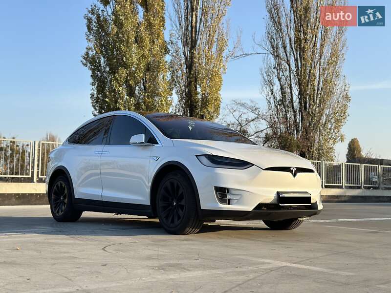 Tesla Model x (2016)
